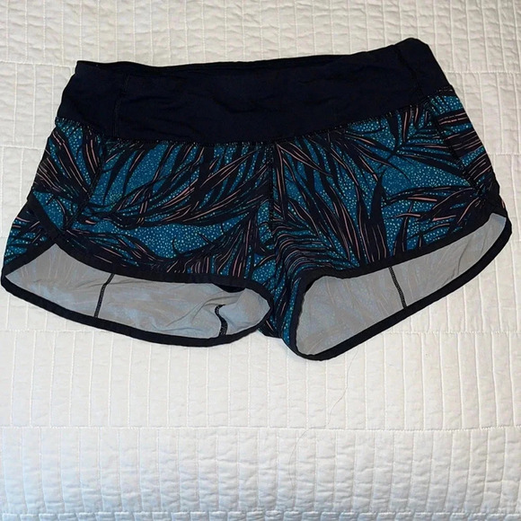Lululemon reef print shorts size 4 - Picture 1 of 4